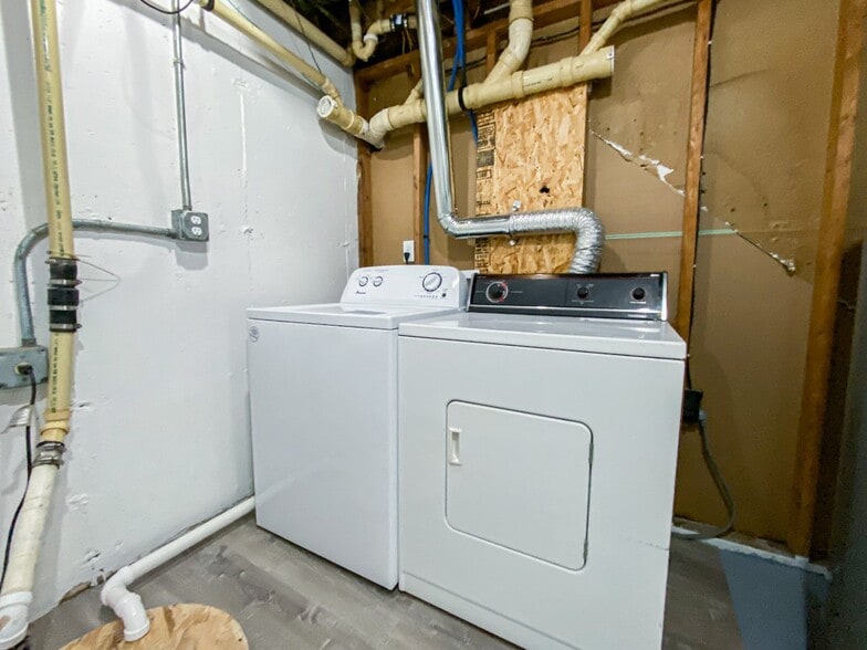 Building Photo - 1853 Fisher St