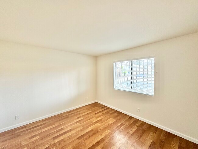 Building Photo - 5917 Woodman Ave