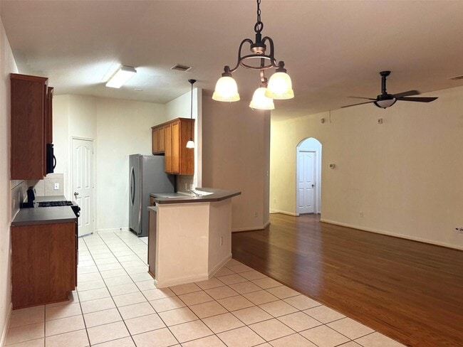 Building Photo - 6439 Applewood Forest Dr