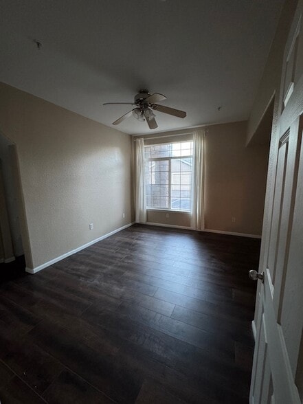 Building Photo - 1520 S Florence Way