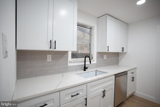 Building Photo - 623 Fitzgerald St