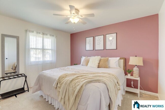 Building Photo - 5206 Melrose Ave