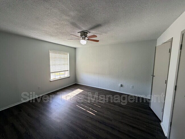 Building Photo - 4820 Wellesley Ave