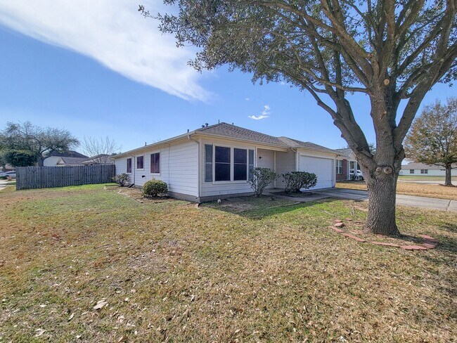 Building Photo - 3 bedroom one story home on large corner lot. Home has hard flooring throughout living areas and ...
