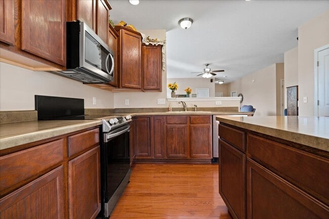 Building Photo - SPECIAL! $1,800 MONTHLY FOR A 6 MONTH LEASE!