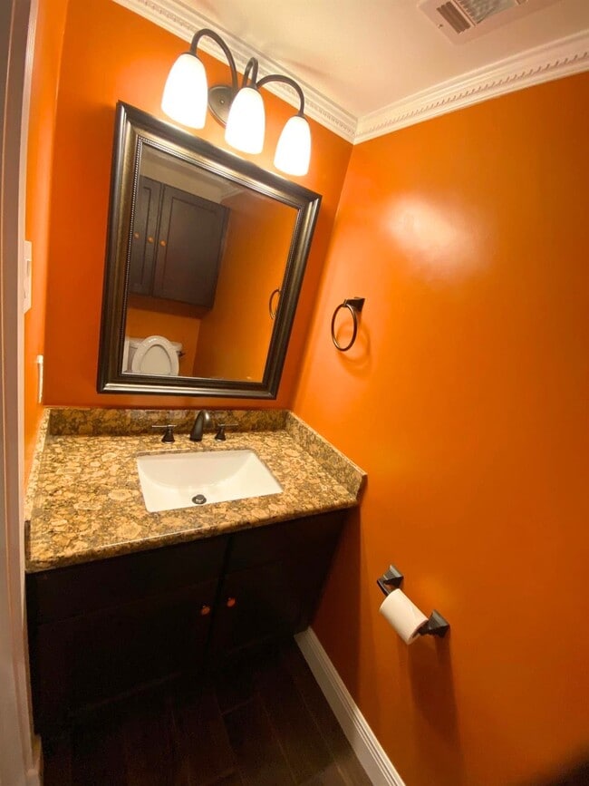 Building Photo - 18204 Vinland Dr