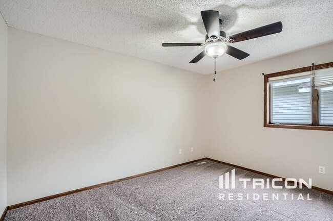 Building Photo - 1180 4th St W