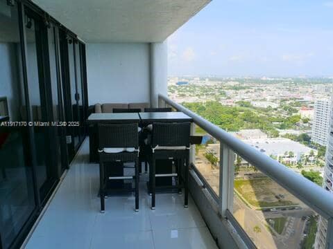 Building Photo - 1717 N Bayshore Dr