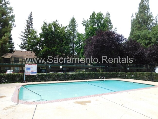 Building Photo - 550 Del Verde Cir