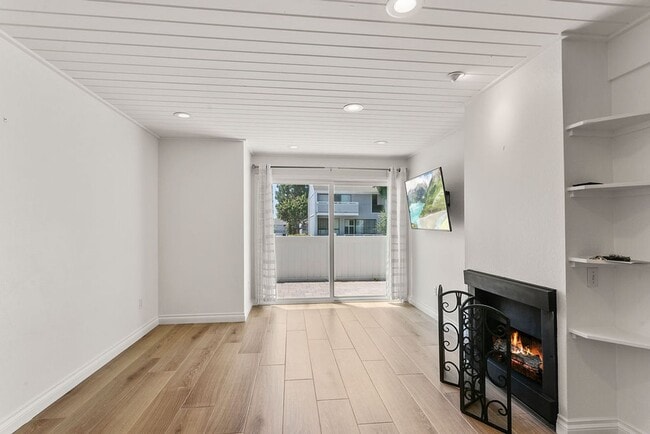 Building Photo - End-Unit Townhouse in Prime Newport Beach ...