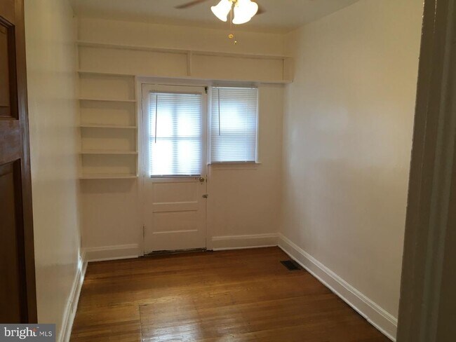 Building Photo - 2477 W Cold Spring Ln