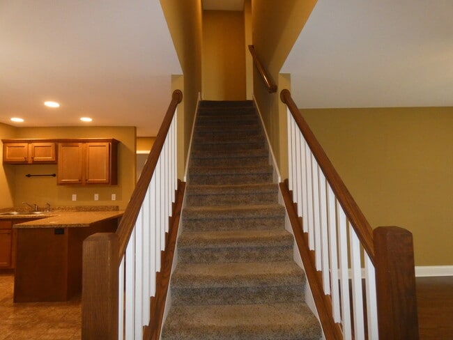 Building Photo - 627 N Edgemere Dr