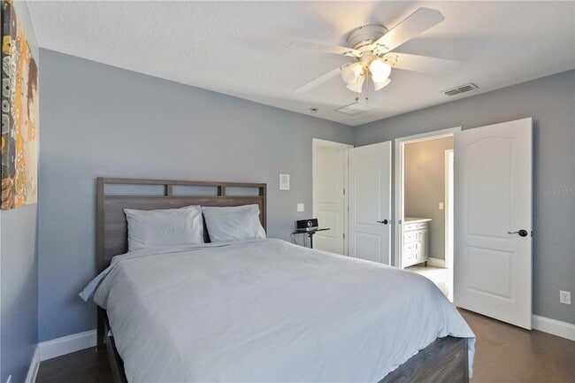 Building Photo - 9797 Portofino Dr