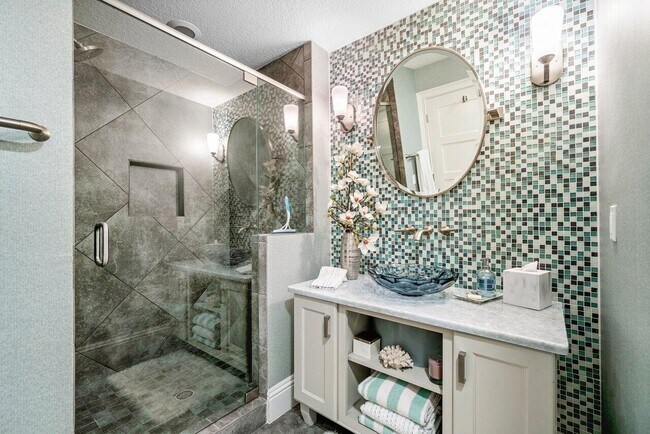 Building Photo - 342 Bay Colony Dr N