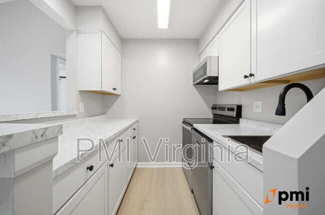 Building Photo - 340 Wells Ct