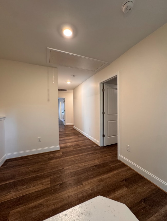 Building Photo - STOP SCROLLING! YOUR NEXT HOME IS HERE!