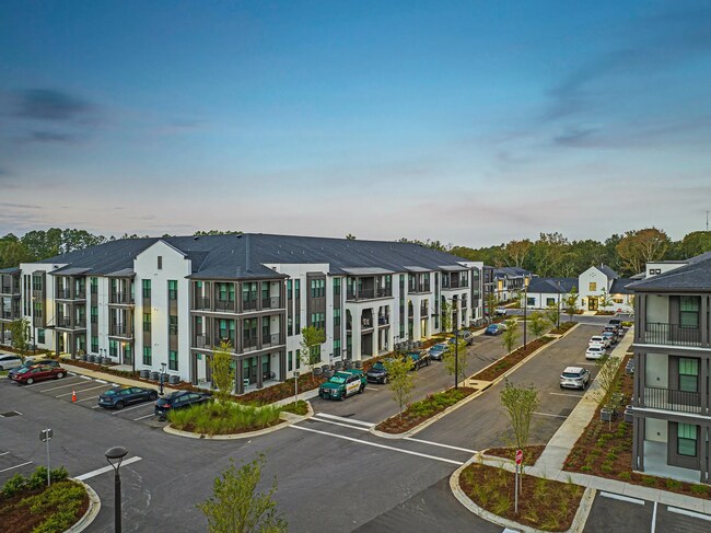 Building Photo - 1559 W 9 Mile Rd