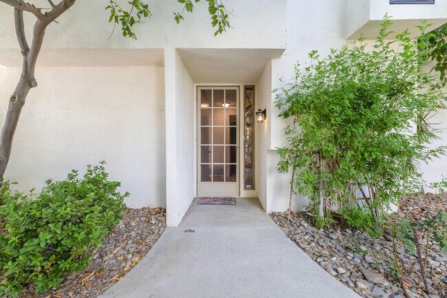 Building Photo - 48728 Desert Flower Dr