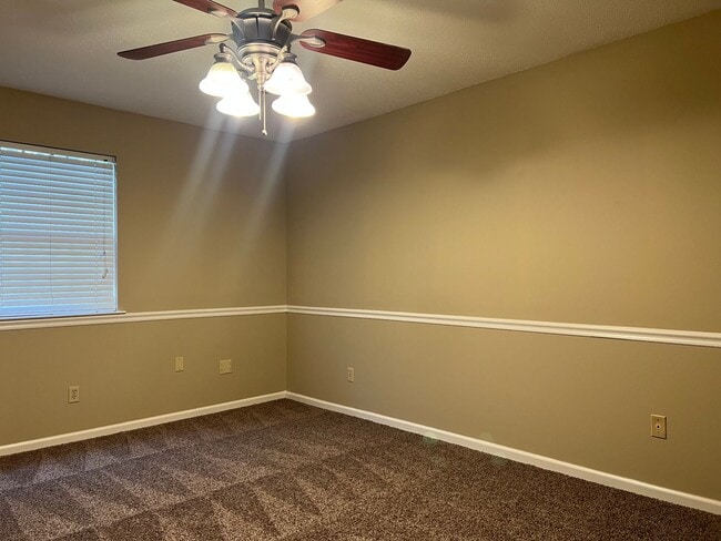 Building Photo - 16 Patty Ln