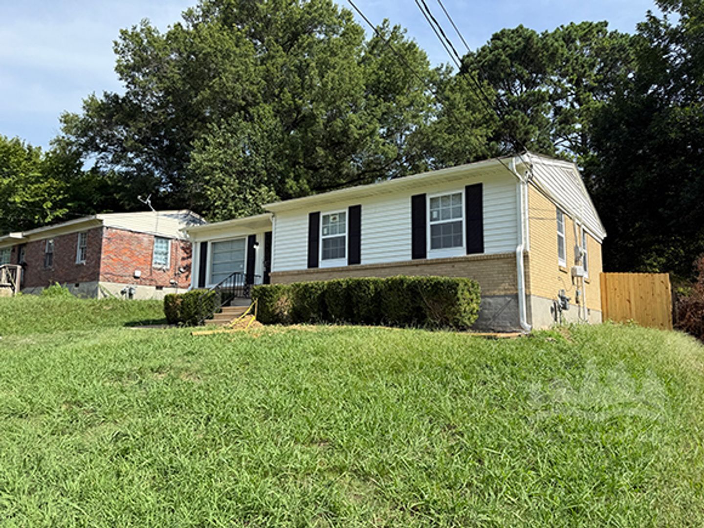 Building Photo - 2076 Willow Wood Ave