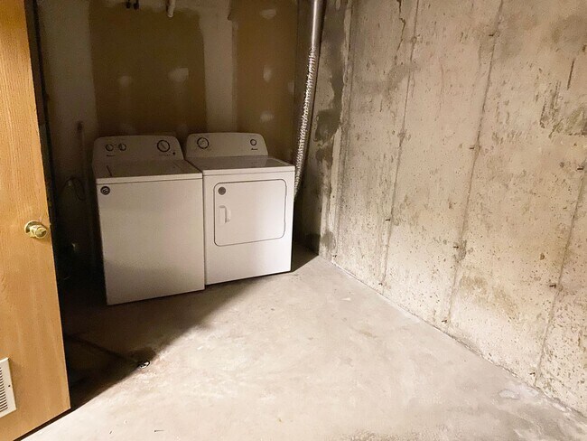 Building Photo - 1933-35 Northwestern Ave