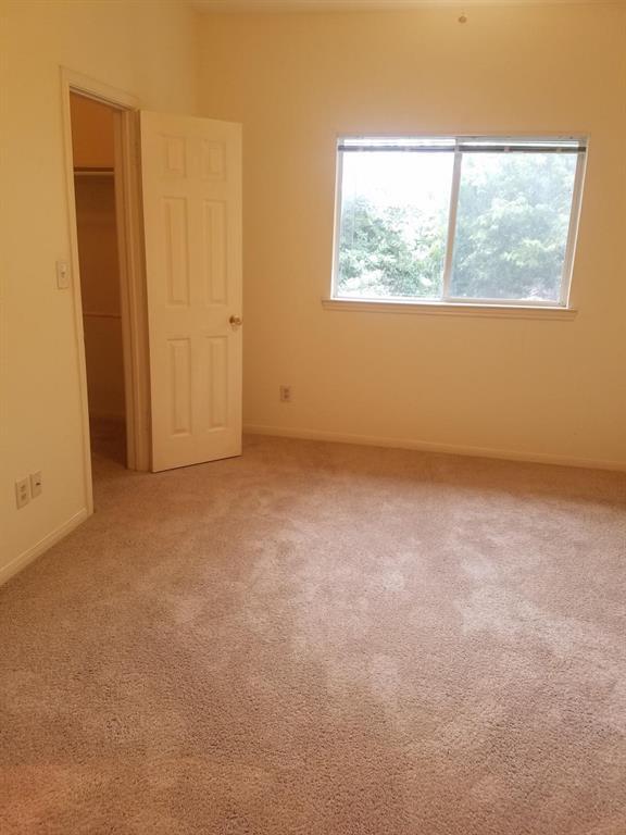 Building Photo - 200 Riverbend Dr