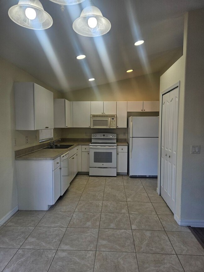 Building Photo - 7450 Blutter Rd