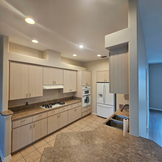 Building Photo - 5095 China Sea Dr