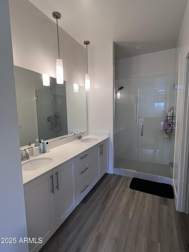 Primary Photo - 7300 E Earll Dr