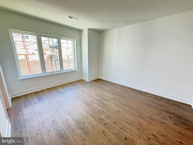 Building Photo - 33 Lower Service Ct NW