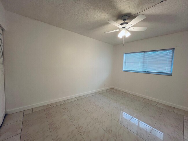 Building Photo - 2600 SW 22nd Ave