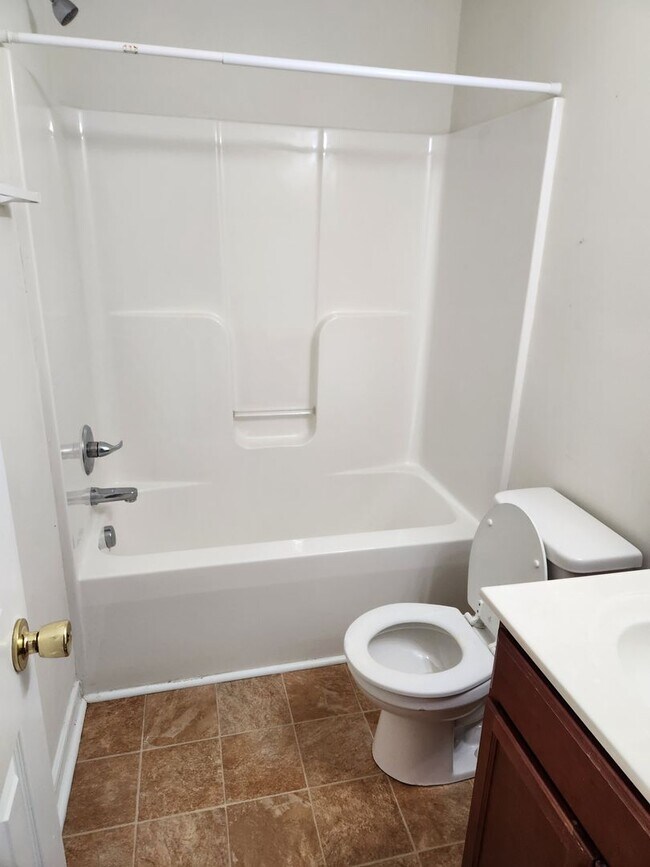 Building Photo - 3 bed 2 bath -Blackstone-Fort Pickett area