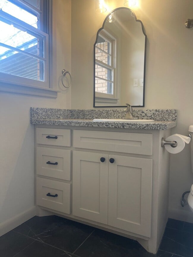 Building Photo - Pre-leasing for Fall! Adorable Remodeled House in Prime Location!