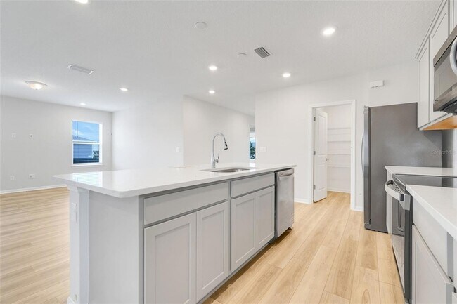 Building Photo - 7357 Ivy Tendril Ave