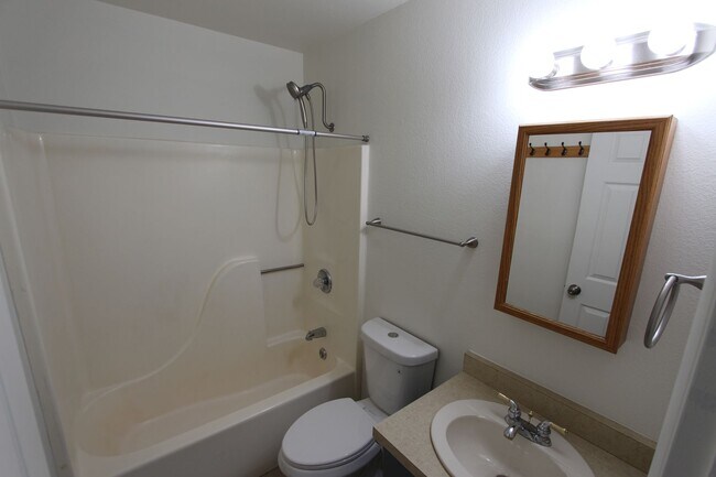 Building Photo - 3 Bed, 2 Bath Cabin Home with Fenced Backy...