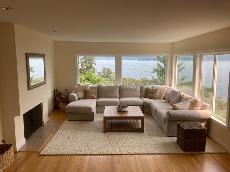 Building Photo - 3850 50th Ave NE