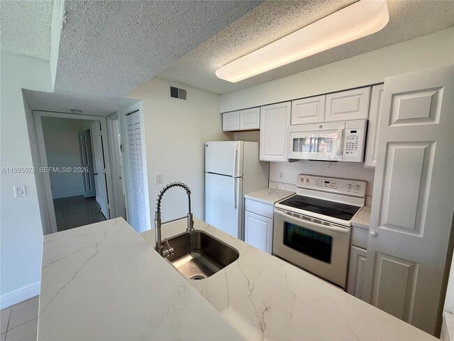 Building Photo - 1253 SW 46th Ave