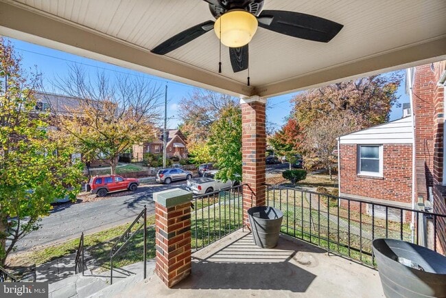 Primary Photo - 458 Oakwood St SE