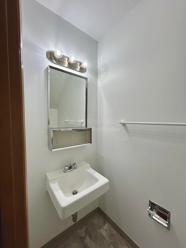 Building Photo - 6080 SW Valley Ave