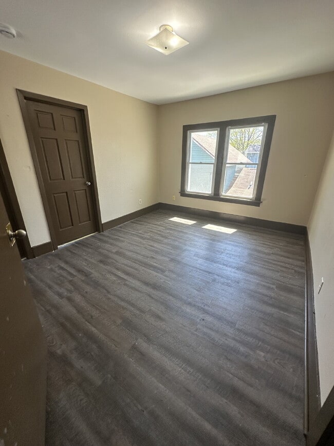 Building Photo - 316 Linn St