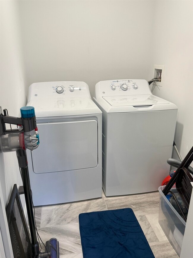 Building Photo - 114 Brook Hl