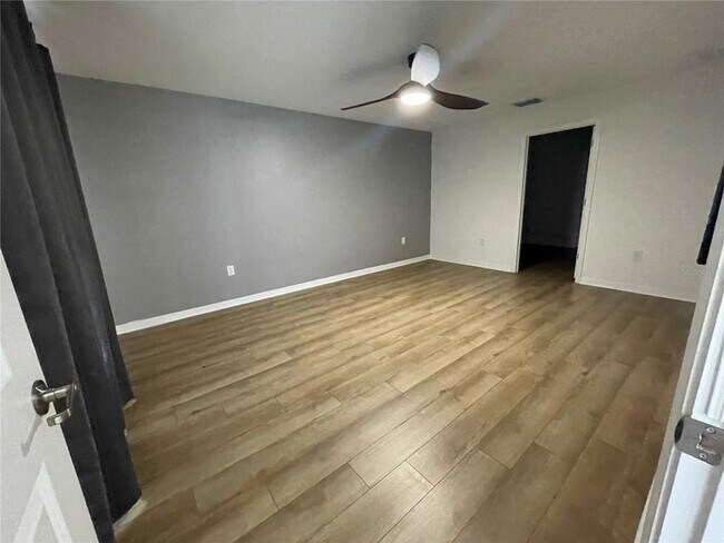 Building Photo - 112 Oakwood Ct