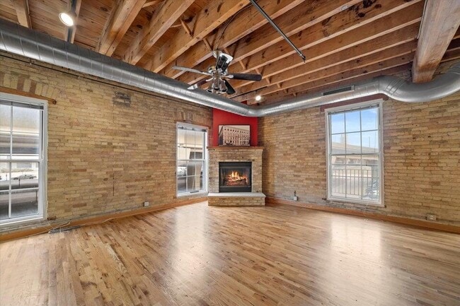 Building Photo - 418 N 3rd St
