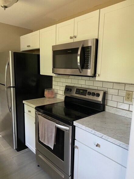 Primary Photo - 37 Brewster Rd