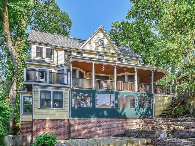 Building Photo - 290 8th Ave