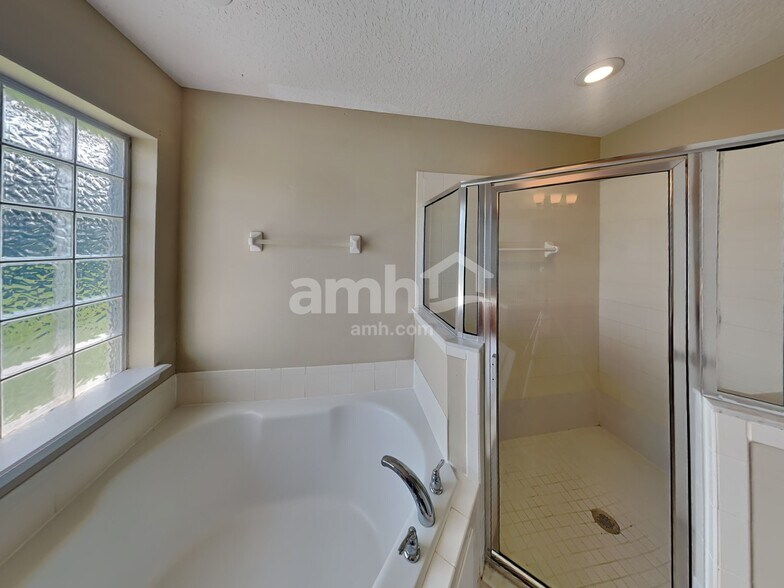 Building Photo - 5198 Armsgate Ct