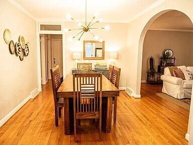 Building Photo - Fully Furnished 4BR Bungalow in Prime Forest Dr Location