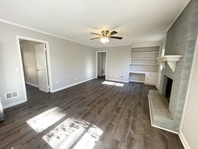 Building Photo - 306 Lloydwood Dr