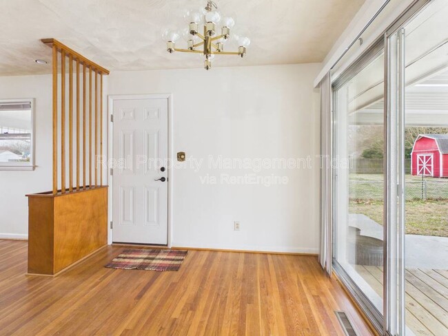 Building Photo - 47 Beaconsdale Ln