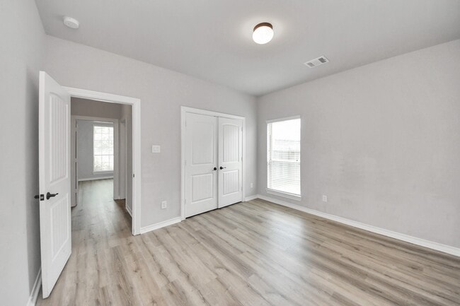 Building Photo - 2310 Brett Ct